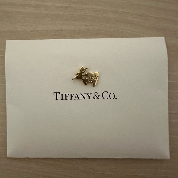 Tiffany & co 18k yellow gold snuggle bunny pendant - Picture 2 of 3